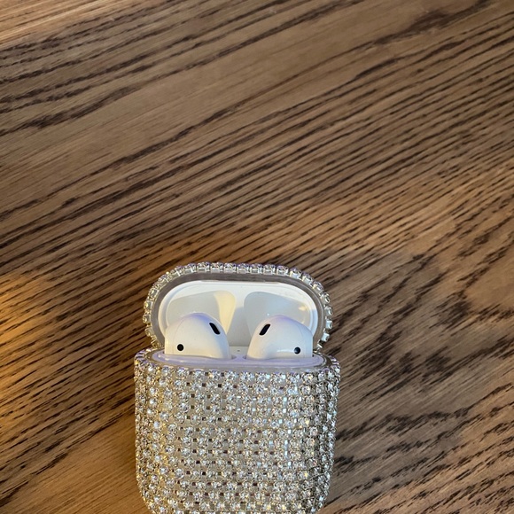 AirPod case - Picture 2 of 3